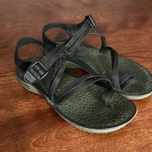 Women’s chacos size 7